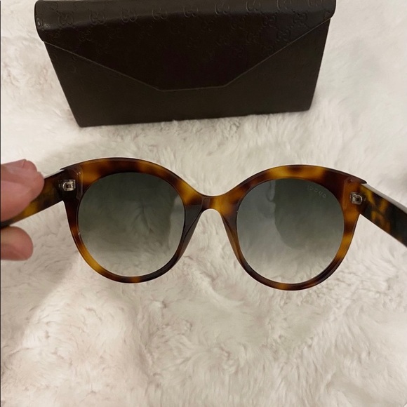 Gucci Sunglasses with the case